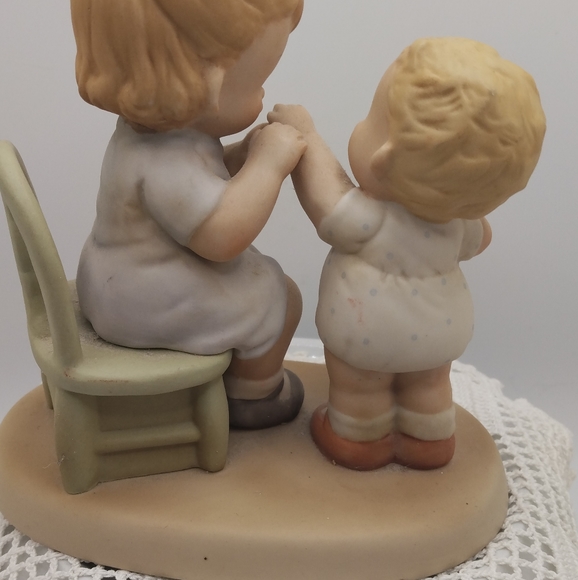 Vintage Memories Of Yesterday" Kiss The Place And Make It Better"Statue. - Picture 2 of 4